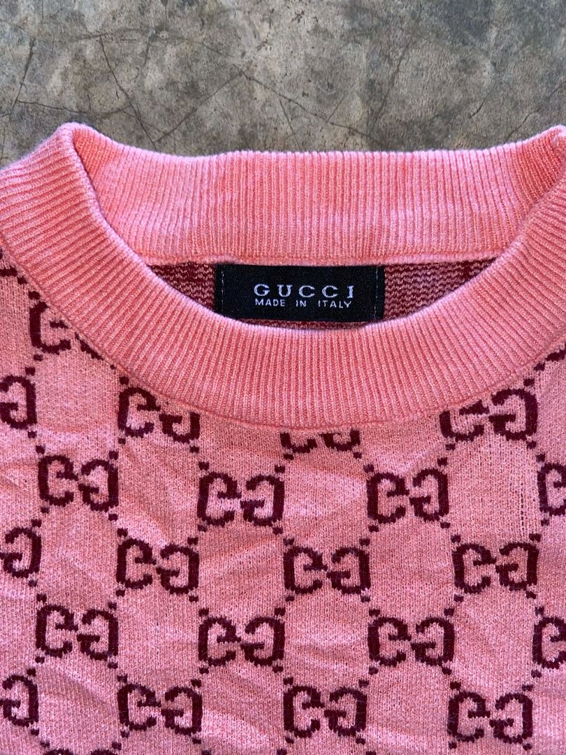 Gucci pink GG wool bouclé jacquard (Category: Luxury Apparel) located in Valencia. Submitted by jscurated (Listing ID 1429001084, Image 2). Description: Gucci short sleeve sweater. Features a pink base with the iconic Gucci logo pattern in a darker shade. Made in Italy. The sweater has a crew neck and short sleeves. The label indicates the brand and origin..