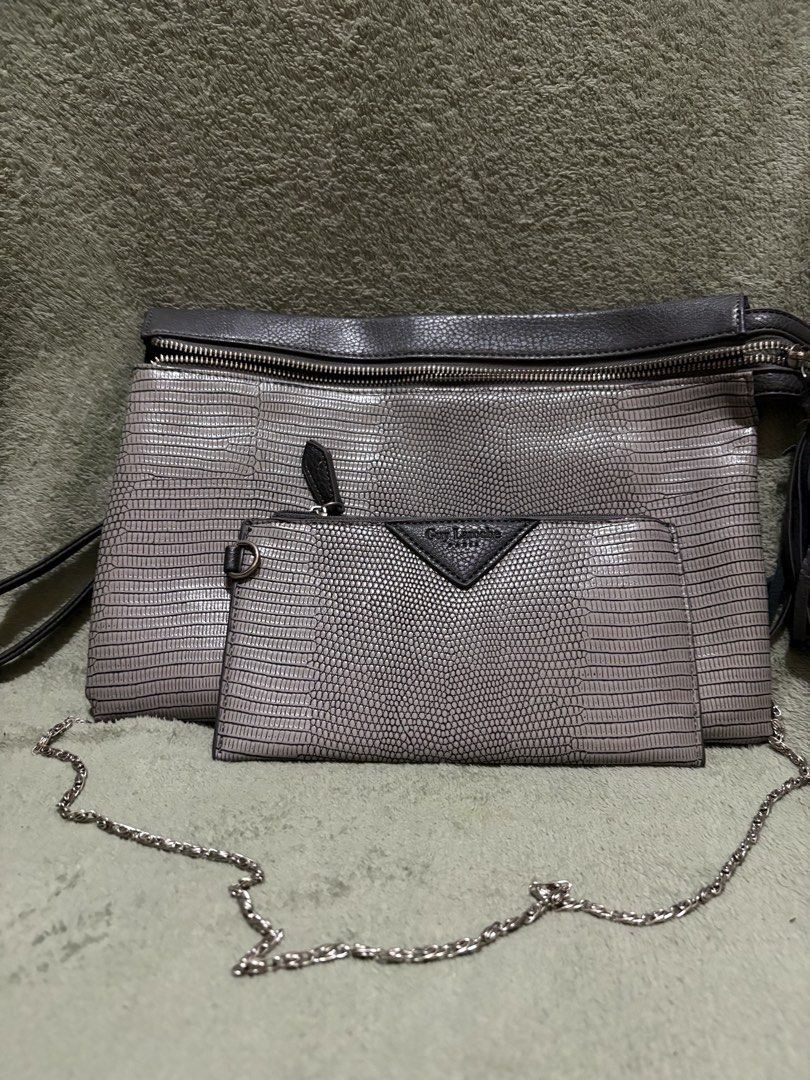 Guy Laroche Clutch Bag with Chain (Category: Luxury Bags & Wallets) located in Zamboanga. Submitted by eladprelovedfinds (Listing ID 1429153681, Image 2). Description: .
