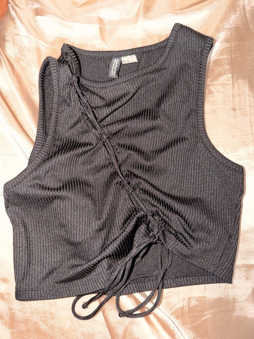 H&M Ribbed Tank Top (Category: Sleeveless) located in Del Monte. Submitted by thingsidontuse (Listing ID 1429114141, Image 1). Description: .