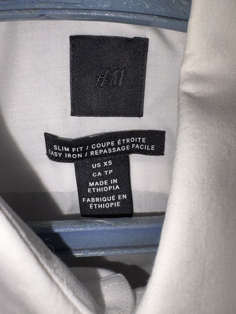 H&M Slim Fit Short Sleeve Polo (Category: Shirts) located in Paranaque City. Submitted by jsczz (Listing ID 1429016127, Image 2). Description: Size xs Cropped and slim fit White No issues.