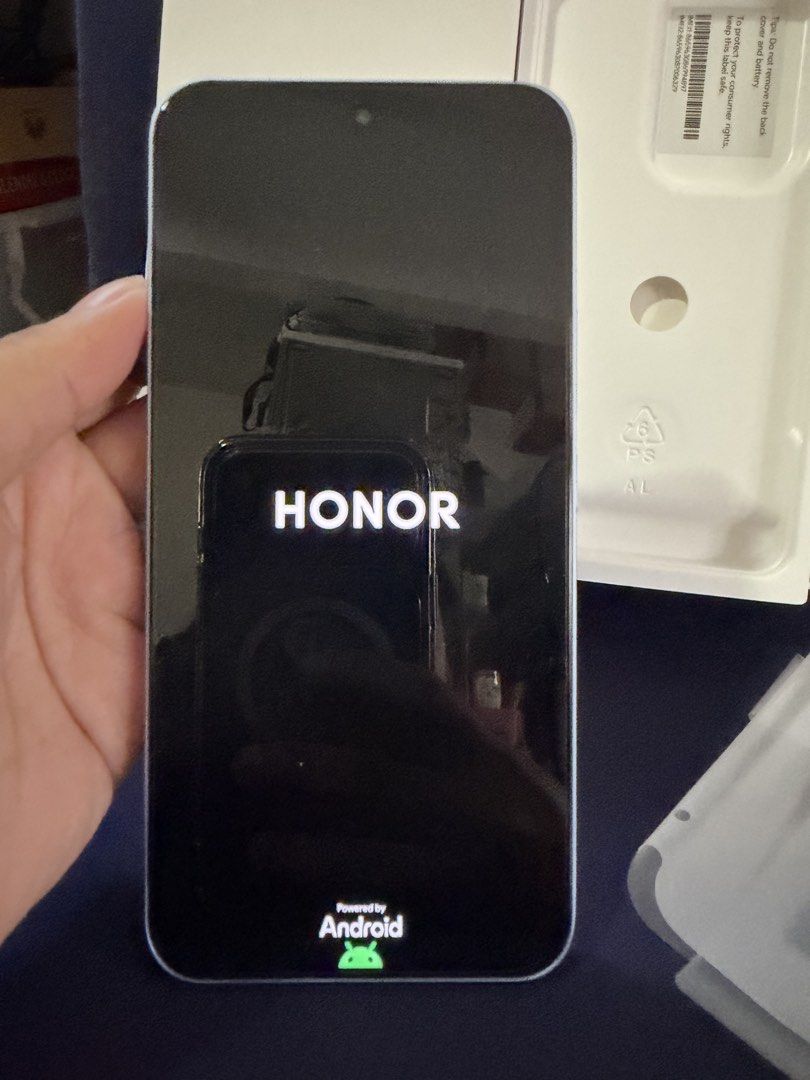 Honor 400 (Category: Android Others) located in Antipolo. Submitted by camsart04 (Listing ID 1429060315, Image 3). Description: Honor 400 - complete with box - used for a month as a secondary phone (mainly for hotspot) - 512 GB memory / 12 GB RAM - Color l: Tidal Blue - Dual SIM (can add esim as tested using GOMO) - locked to Globe rfs: extra phone Php 15,000 (fixed price) sf shouldered by the buyer shipping thru Grab, Lalamove.