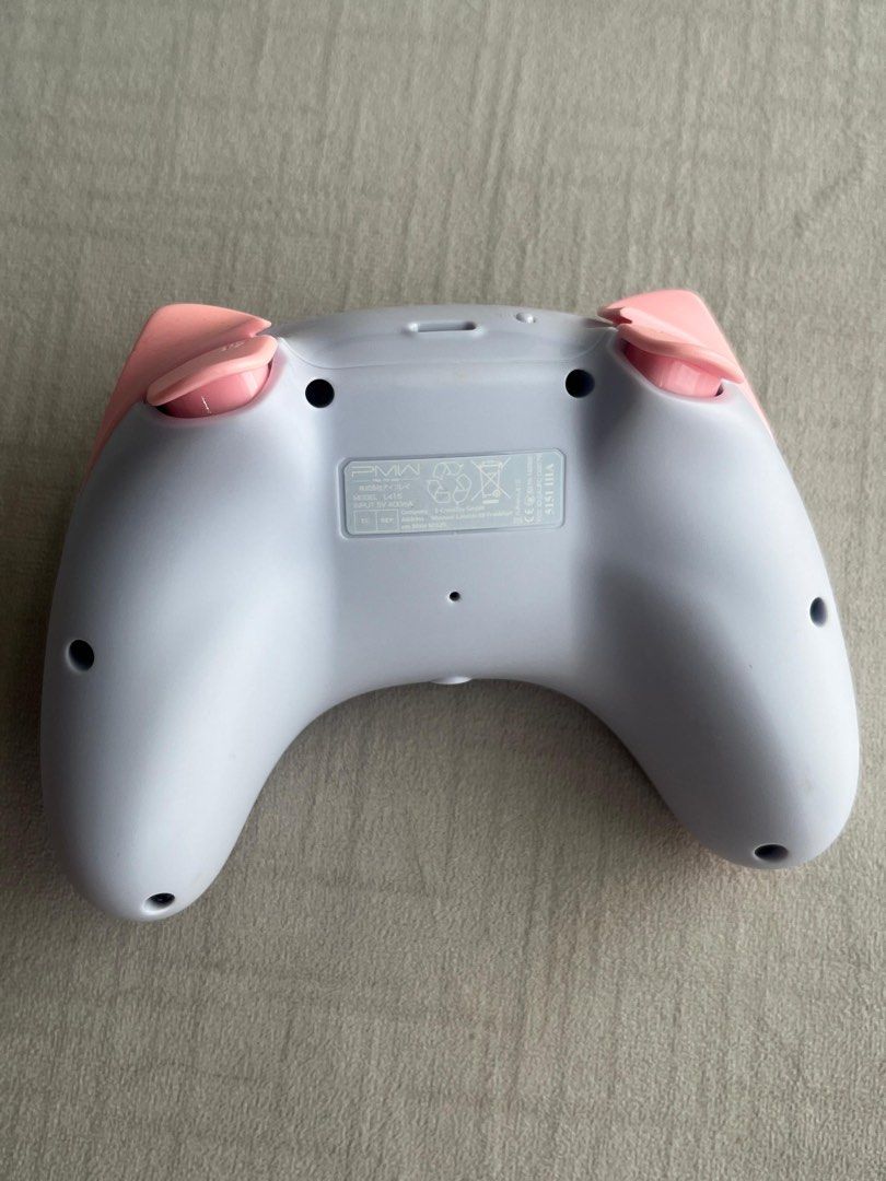 IINE Wireless controller (Category: Controllers) located in Kuala Lumpur. Submitted by xsyang (Listing ID 1429078557, Image 2). Description: Connection : Bluetooth wireless connection compatible with nintendo switch , switch lite and OLED models Features: Includes motion control, adjustable dual-motor vibration , and wake up function Battery : Approximately 8-10 hours of playtime.