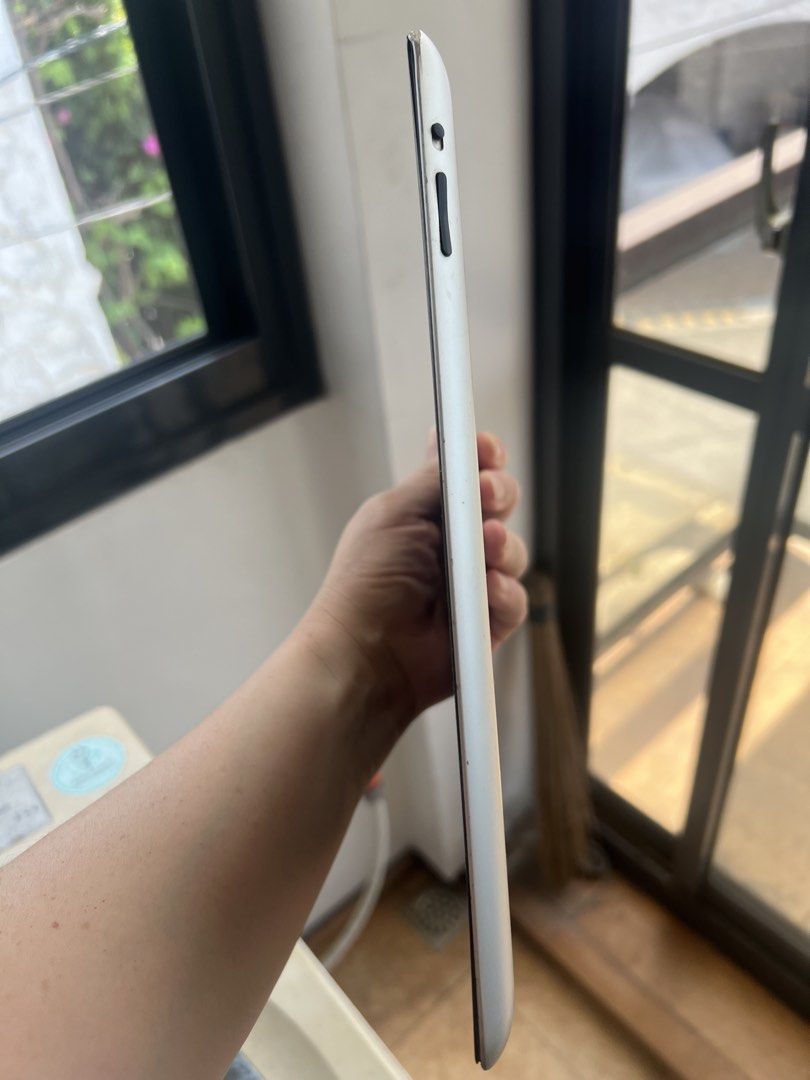 ipad 3rd gen 2012 (Category: iPad) located in San Pedro. Submitted by mighty_oh (Listing ID 1429019816, Image 2). Description: - iPad 3rd Gen (2012) - Classic Apple design - Ideal for browsing and media consumption -games for kids gumagana pa pero wala charger kasama at wala scratch o sira ang screen. tatanggalin lang ang screen protector.