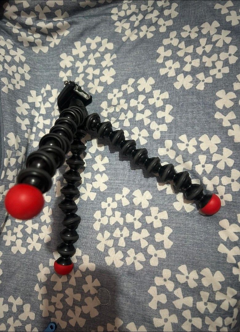 Joby Flexible Tripod with GoPro Mount (Category: Tripods & Monopods) located in Angono. Submitted by pinkjade26 (Listing ID 1429135228, Image 2). Description: Joby flexible tripod for GoPro or other cameras - Used but condition is still good without any issues - Includes 2 detachable mounts - Original from USA - Ship via Lalamove or other couriers (c/o buyer) - Loc: Rizal.