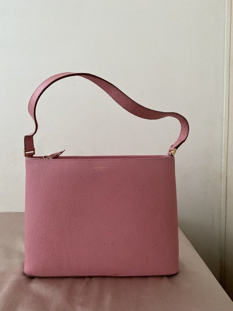 Kate Spade Leather Tote Bag In Medium (Category: Luxury Bags & Wallets) located in Manila. Submitted by herwears (Listing ID 1429132138, Image 1). Description: Good condition Gold hardware Original.