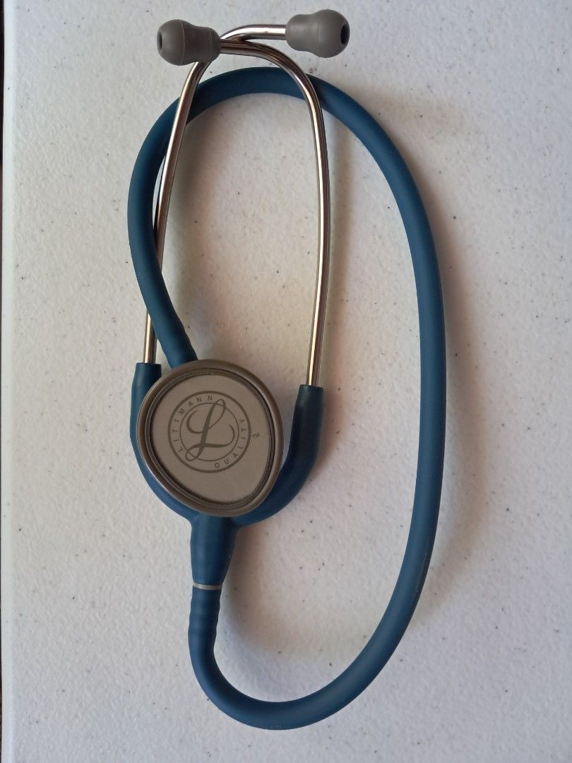 Littmann Stethoscope Lightweight II. S.E (Category: Medical Supplies & Tools) located in Manila. Submitted by raykuuy (Listing ID 1429024046, Image 2). Description: Littmann Lightweight II S.E with box. Never been used. Gift from the US Pls bilhin nyo na, pandagdag sa tuition ko hehe.