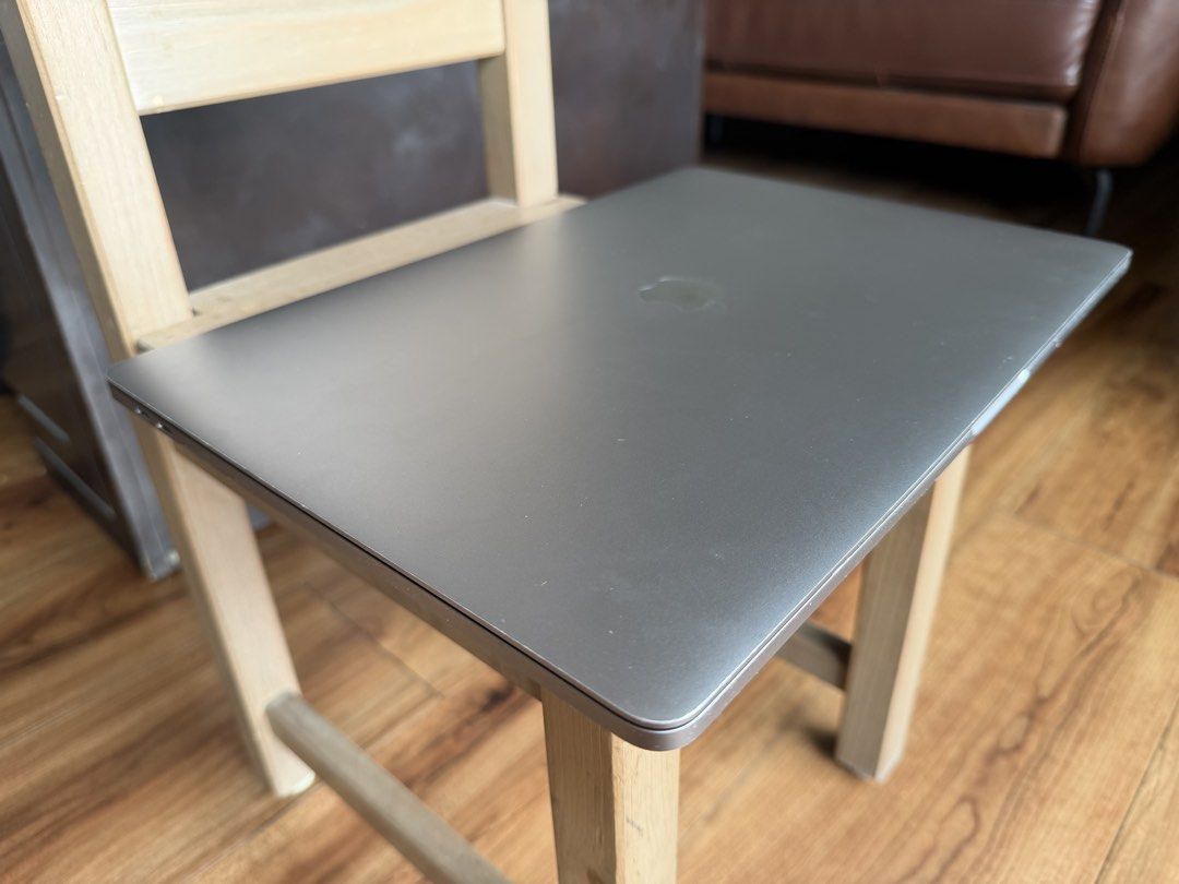 MacBook Pro 15”412347911615303684