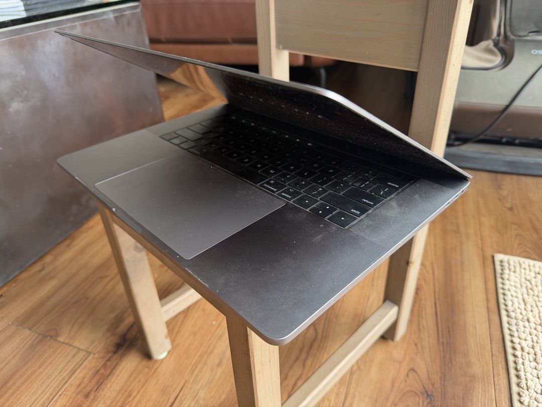 MacBook Pro 15”412347911615303683