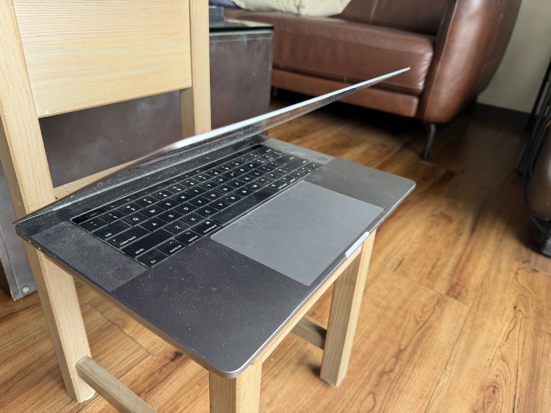MacBook Pro 15”412347911615303685