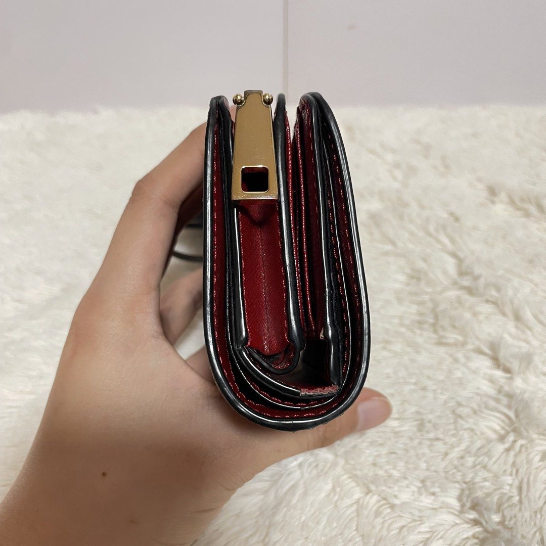 Marc Jacobs Snapshot Bifold Wallet (Category: Luxury Bags & Wallets) located in San Fernando. Submitted by digixtwintales (Listing ID 1429070694, Image 3). Description: 💌 tarnish hardware, minimal issue on rubber lining 💌 fixed price 💌 NO RETURN/REFUND 💌 8/10 MOP: Gcash/GoTyme MOD: Tiktok checkout.
