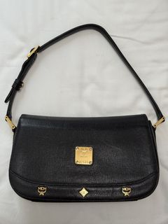 (Category: ) located in . Submitted by thriftfindshub (Listing ID 1428993813, Image 1). Description: .