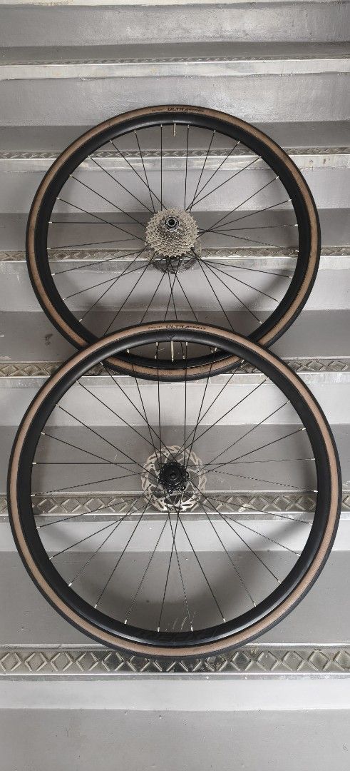 Merida Reacto Wheelset (Category: Parts & Accessories) located in Singapore. Submitted by parrotlover (Listing ID 1429077197, Image 2). Description: Condition 9.5/10 Loud Hub and Smooth Come With Rotor 140mm Continental 700x28c Tyre & Tube Using Less Than 150 km.