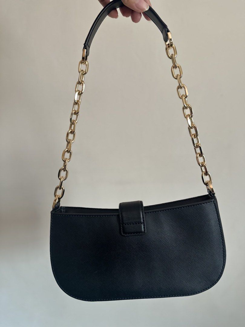 Michael Kors Carmen SM Pouchette Black (Category: Luxury Bags & Wallets) located in Paranaque City. Submitted by onlinerummage (Listing ID 1429012679, Image 2). Description: No issues, 100% Authentic.