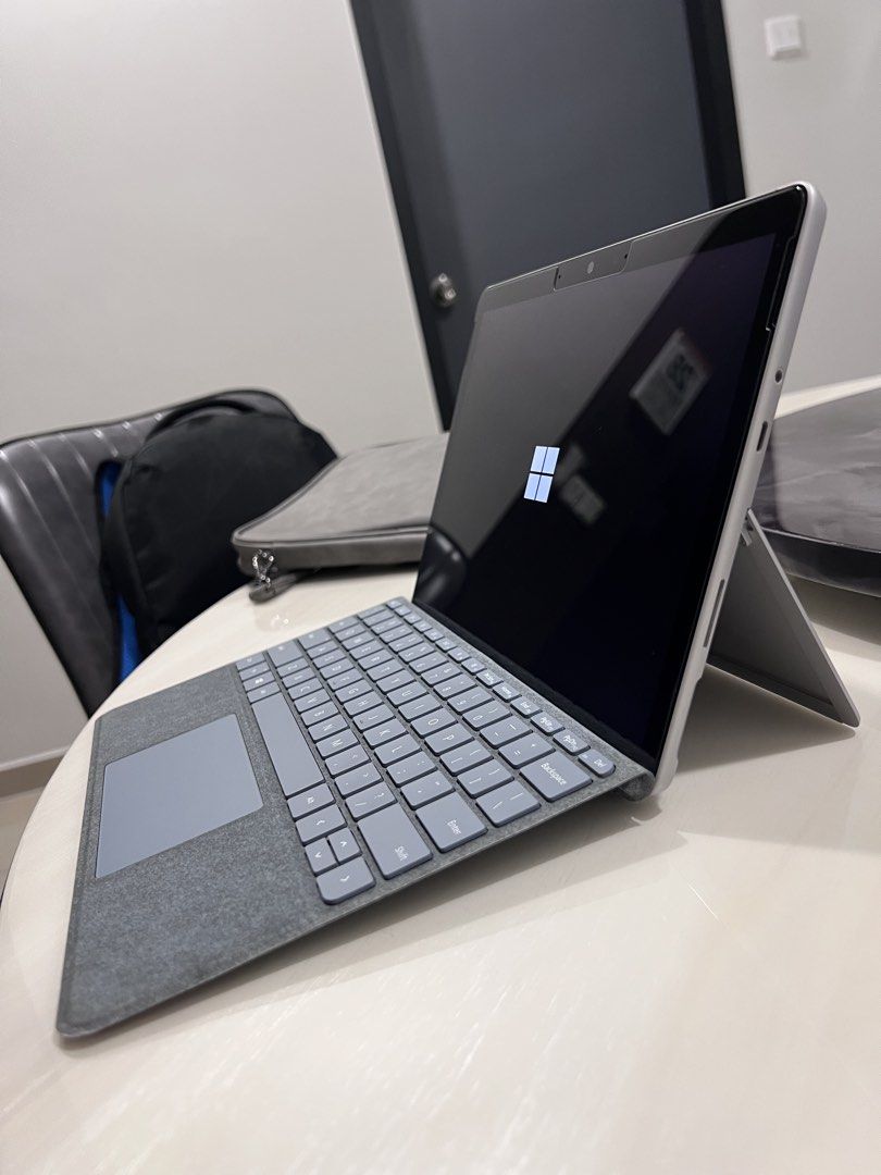 Microsoft Surface Go 2 Tablet with Keyboard and Case412334592780544001