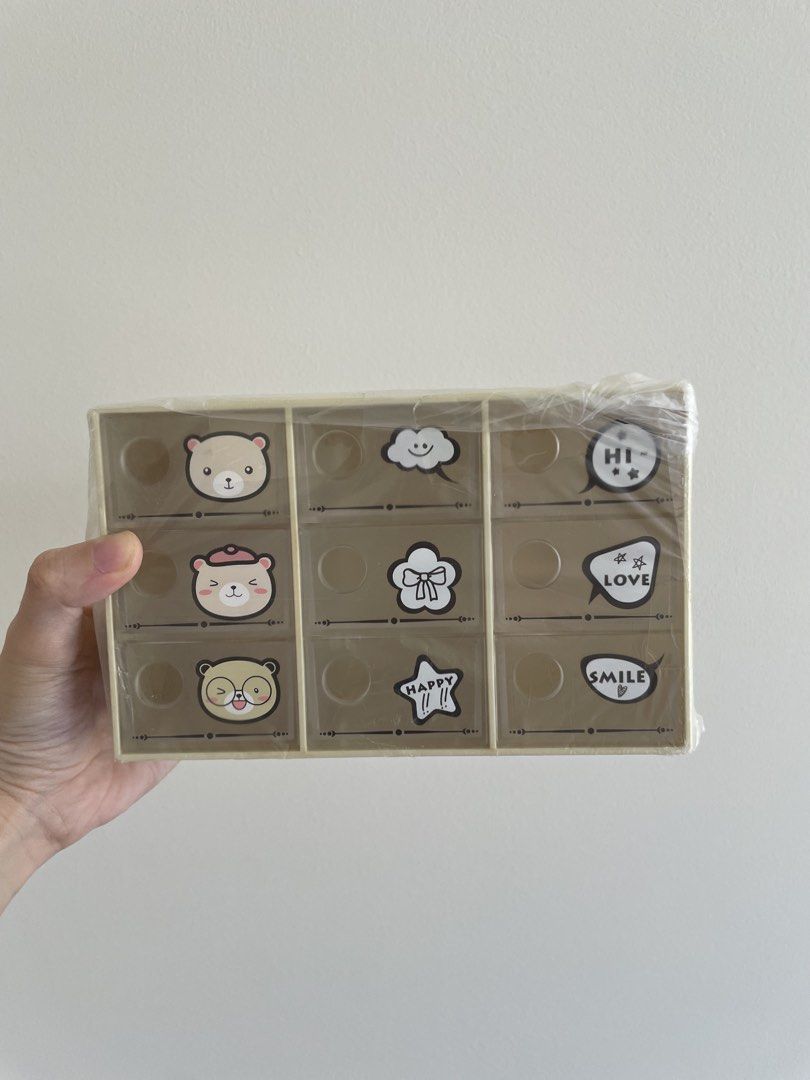 Multiple compartment storage box467712232528302080