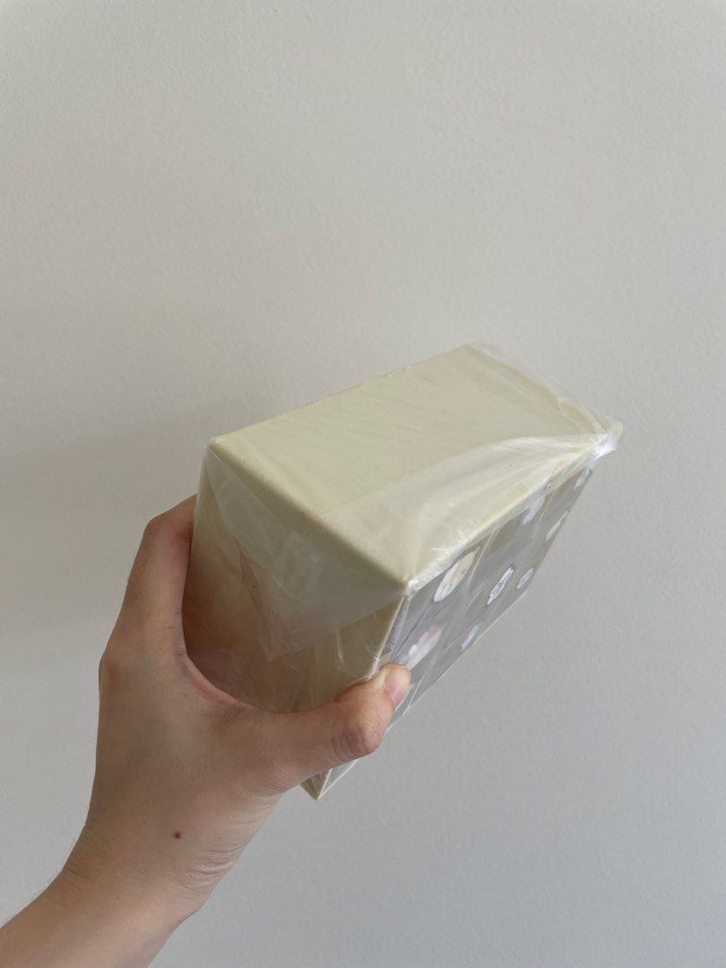 Multiple compartment storage box467712232528302081