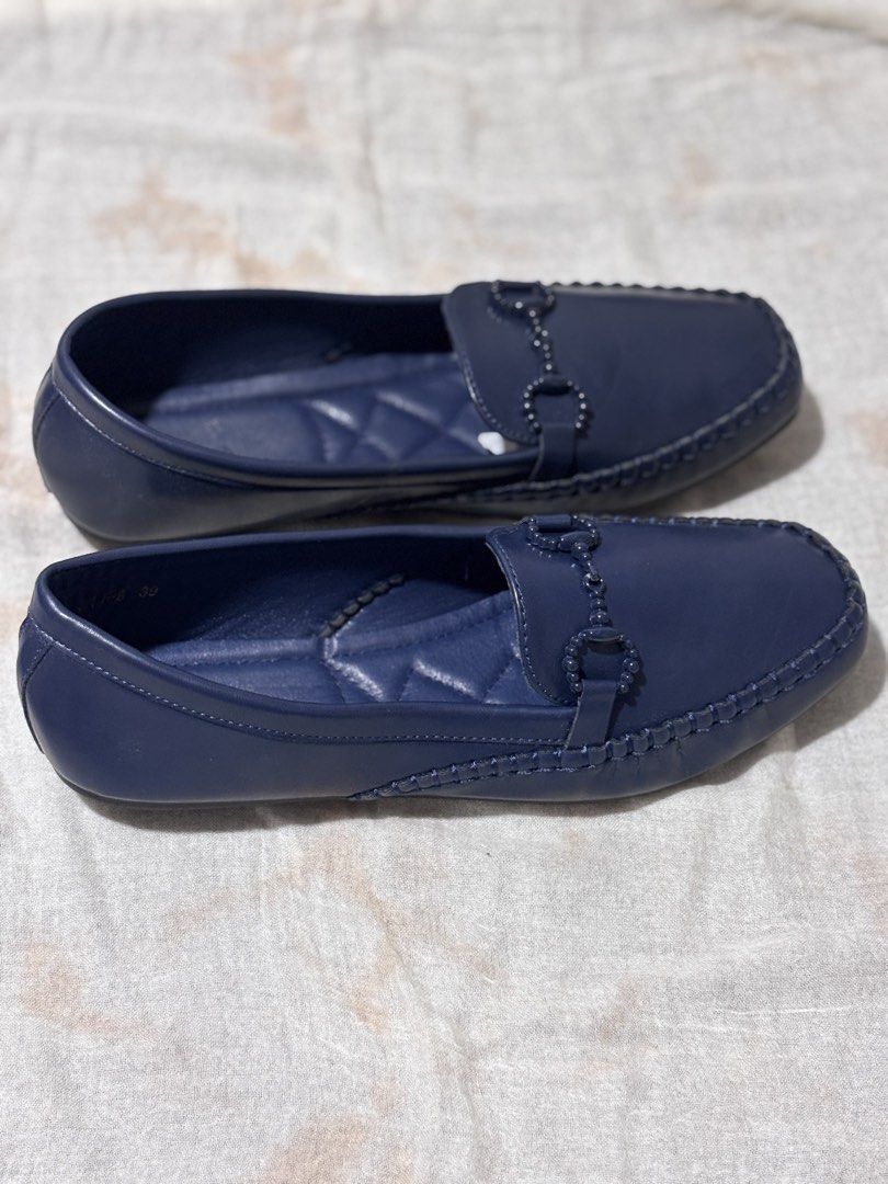 Navy Blue Loafers (Category: Loafers) located in Caloocan City. Submitted by stuff_shop (Listing ID 1429006001, Image 2). Description: Small size - tag is 39, best fits 38.
