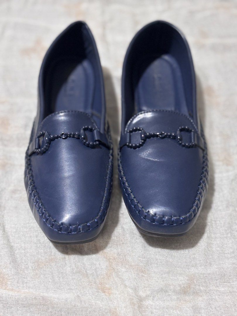 Navy Blue Loafers (Category: Loafers) located in Caloocan City. Submitted by stuff_shop (Listing ID 1429006001, Image 1). Description: Small size - tag is 39, best fits 38.