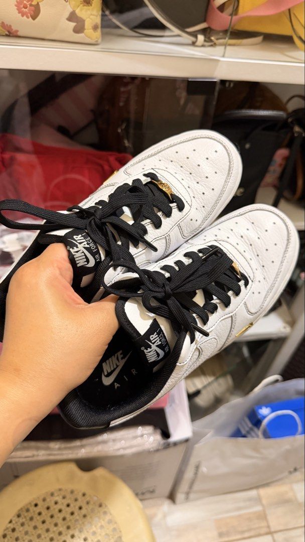 Nike Air Force 1 Low (Category: Sneakers) located in Manila. Submitted by authenticprelovedmnls (Listing ID 1429104061, Image 3). Description: Size 7 po .