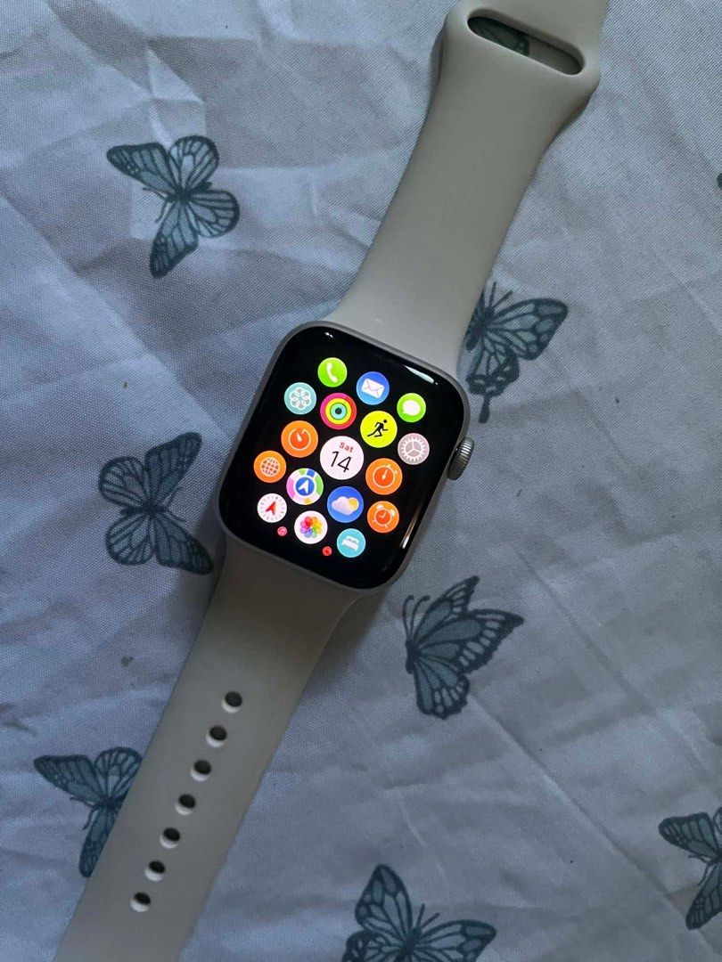 Original Apple Watch SE (2nd Gen) (Category: Luxury Watches) located in Quezon City. Submitted by jhaediah (Listing ID 1429075644, Image 2). Description: 🍏 Watch SE (2nd Gen) — barely used, bought 7 months ago and still in like-new condition. • No dents or scratches • Complete with box, charger, and straps.