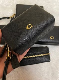 (Category: ) located in . Submitted by ellastore (Listing ID 1429132117, Image 1). Description: .