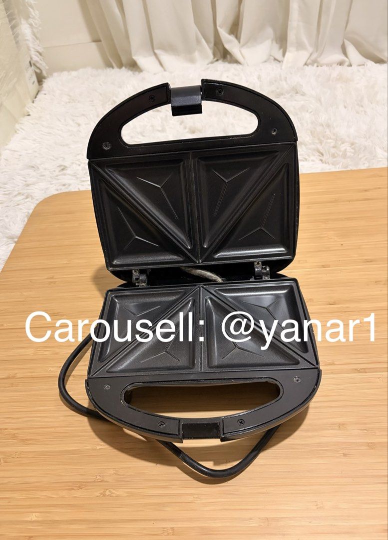 Pancerka Sandwich Maker (Category: Ovens & Toasters) located in Paranaque City. Submitted by yanar1 (Listing ID 1429089187, Image 2). Description: Used 3x only Working; no noticeable flaw Reason for selling: - seldom used Pickup at Arista Place, Paranaque.
