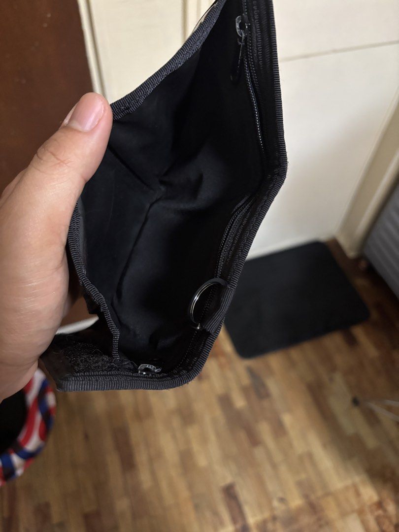 Porter trifold capsule wallet (Category: Wallets & Card Holders) located in Manila. Submitted by baenjoj (Listing ID 1429119201, Image 3). Description: .
