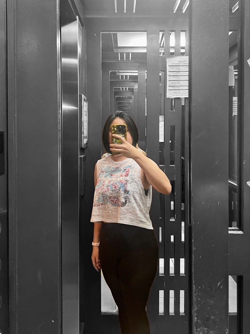 Printed Crop Top, Brown Leggings (Category: Others Tops) located in Manila. Submitted by brownqueen65310 (Listing ID 1429058707, Image 1). Description: Buy my outfit! Perfect for your sporty get up Top: Printed Crop Top - Pre-loved item - Sheer, lightweight cloth - Cherry blossom prints, 2012 fashion mustache Bottom: Coco Cabaña Brown Leggings - Pre-loved item - Lightweight cloth but not see through - Panty choice matters! - Has flaws .