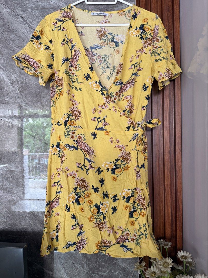 Pull&Bear Floral Wrap Dress (Category: Dresses) located in Marikina City. Submitted by declutter_keni24 (Listing ID 1429053453, Image 1). Description: - Pull&Bear Floral Wrap Dress - Size: L on tag but fit S - Features a beautiful yellow floral print - Stylish wrap design - Perfect for a chic and effortless look.