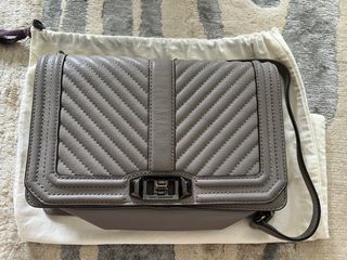 (Category: ) located in . Submitted by wardrobeyardsale (Listing ID 1429057922, Image 1). Description: .