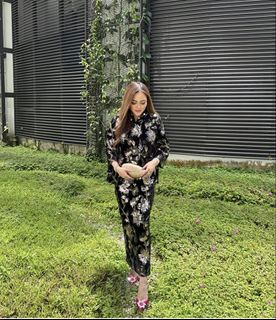 (Category: ) located in . Submitted by closet.atelier (Listing ID 1429065007, Image 1). Description: .