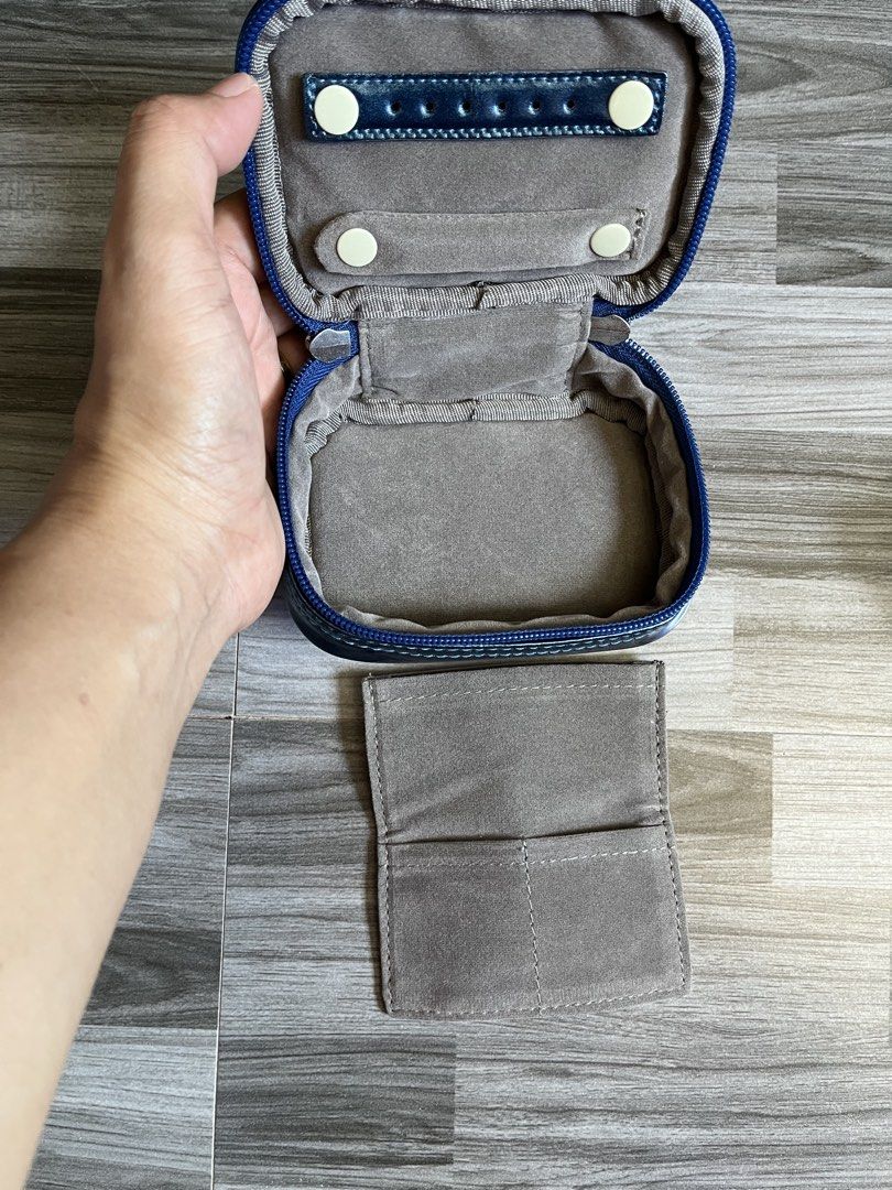 S925 Collection Bijouterie Jewelry Case (Category: Accessory Holder, Box & Organizers) located in Antipolo. Submitted by marcoandpaolomerchandise (Listing ID 1429091300, Image 1). Description: Jewelry case from S925 Collection Bijouterie is perfect for storing your precious accessories. It features a blue exterior with a zipper closure and a soft, gray interior. The case includes compartments for rings, earrings, and other small jewelry items. It