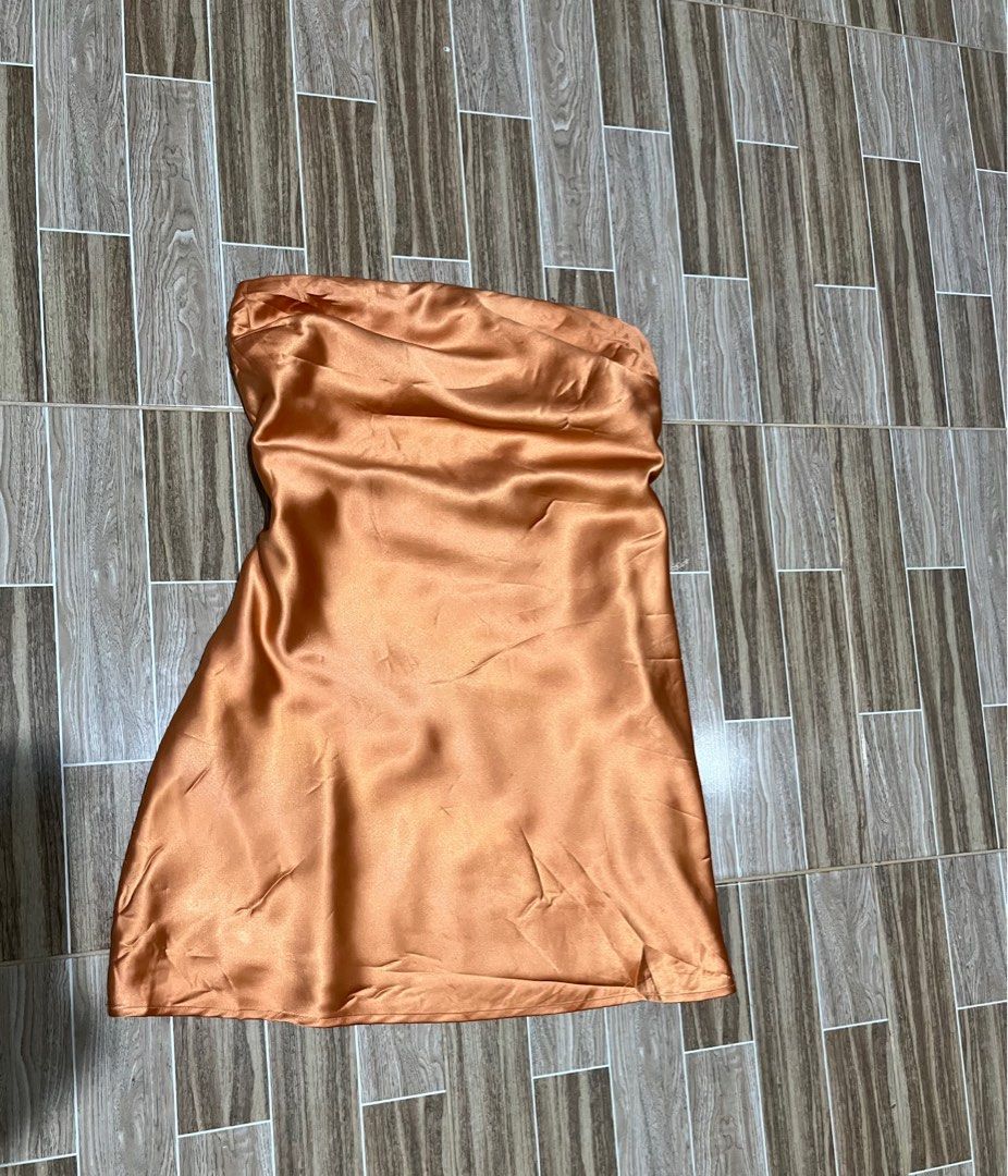 Satin tube mini dress (Category: Dresses) located in Guinobatan. Submitted by rosseeey (Listing ID 1429092266, Image 1). Description: Small-large.