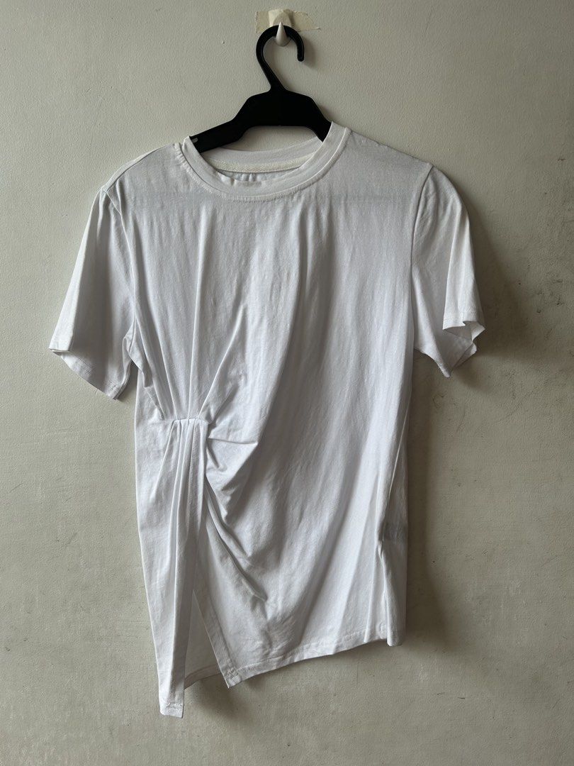 SHEIN DAZY White Asymmetrical White Shirt (Category: Shirts) located in Taguig. Submitted by ooshk (Listing ID 1429033869, Image 1). Description: Good for casual fits.