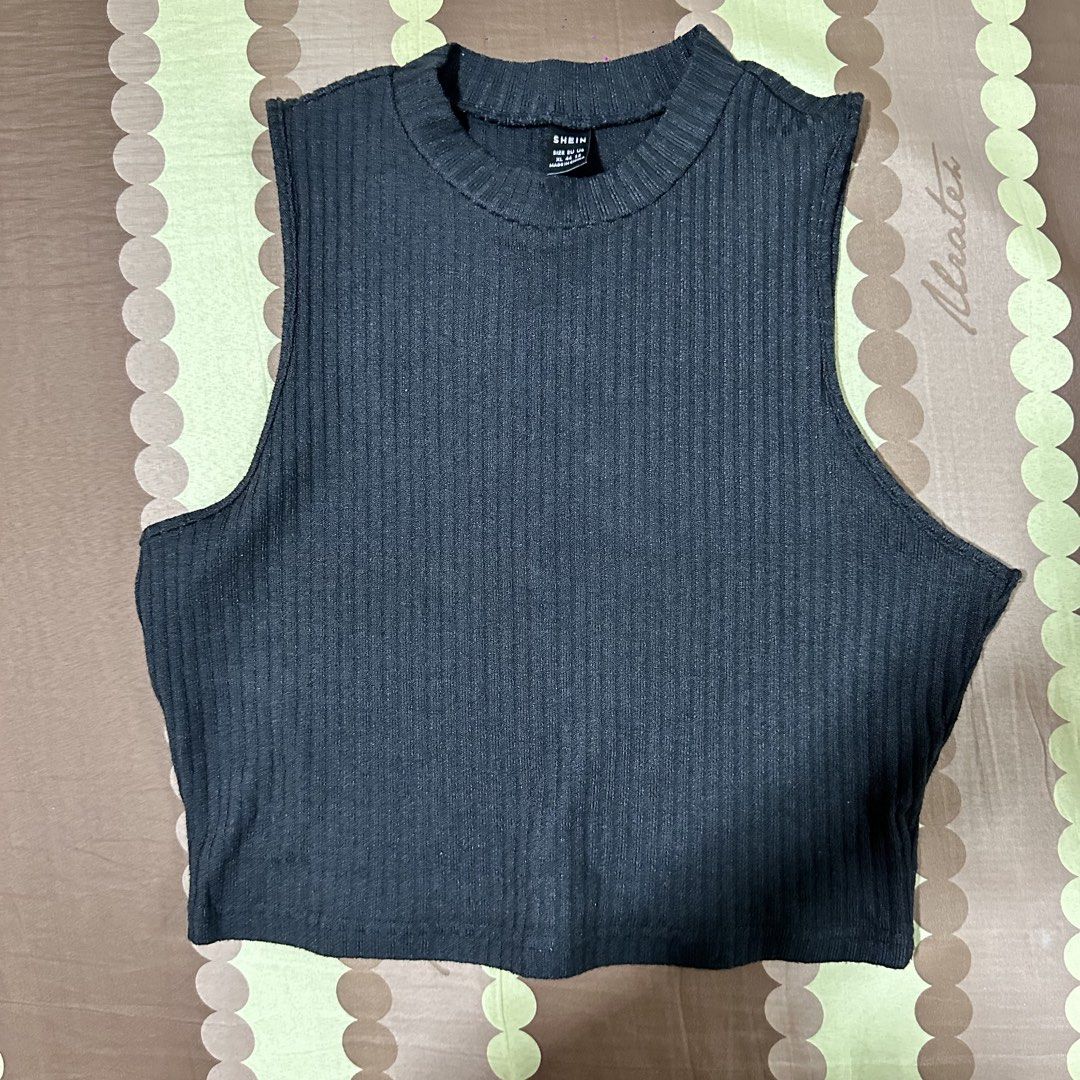 Shein Ribbed Crop Top (Category: Sleeveless) located in Mandaluyong City. Submitted by sofiafd_ (Listing ID 1429055681, Image 1). Description: .