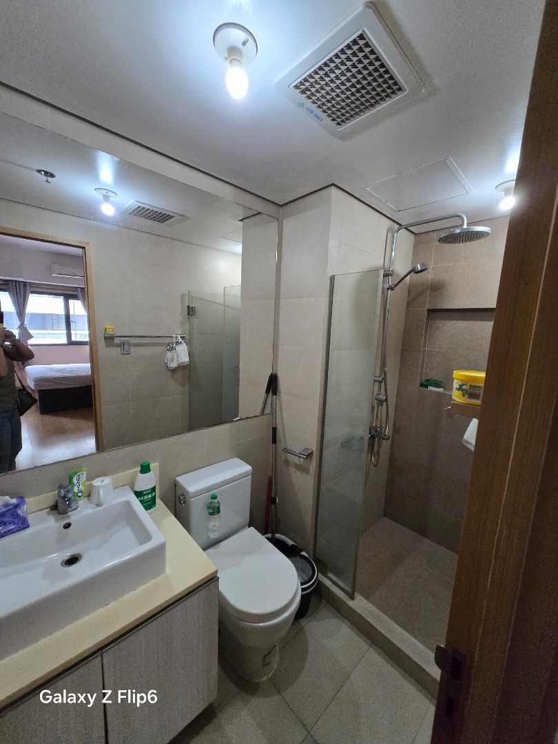 Signa designer residences. (Category: Apartments & Condos) located in Paranaque City. Submitted by mcluxph (Listing ID 1429161527, Image 2). Description: for rent / for sale furnished 40sqm 1 BR 1 bath and toilet 2 + 2 Dm for enquiries.