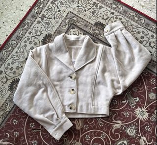 (Category: ) located in . Submitted by wearabletreasures.v (Listing ID 1429047868, Image 1). Description: .