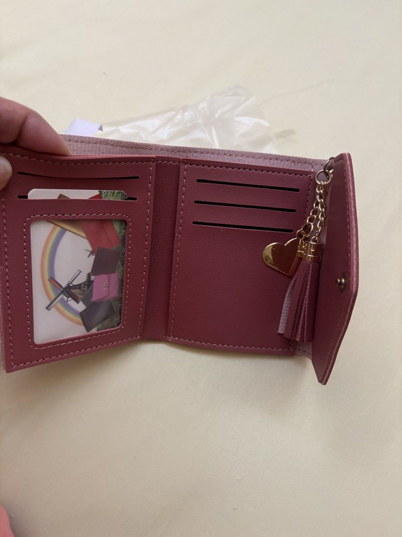 Small wallets (Category: Purses & Pouches) located in Singapore. Submitted by jan_closet (Listing ID 1429034721, Image 4). Description: Small wallets .
