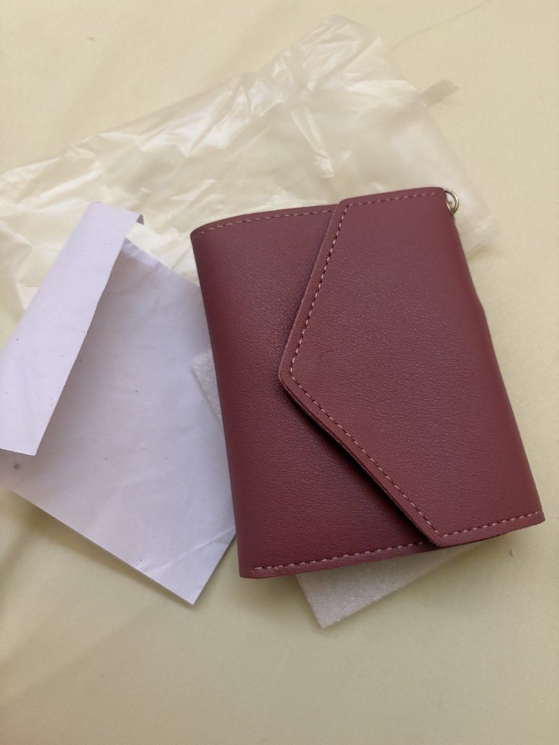Small wallets (Category: Purses & Pouches) located in Singapore. Submitted by jan_closet (Listing ID 1429034721, Image 1). Description: Small wallets .