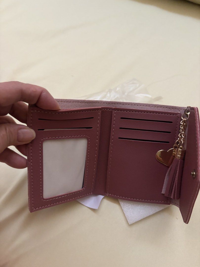 Small wallets (Category: Purses & Pouches) located in Singapore. Submitted by jan_closet (Listing ID 1429034721, Image 2). Description: Small wallets .