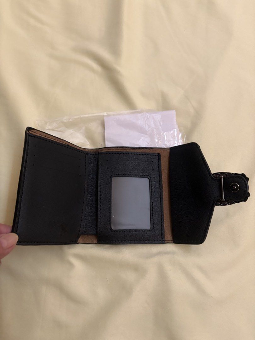 Small wallets (Category: Purses & Pouches) located in Singapore. Submitted by jan_closet (Listing ID 1429034721, Image 6). Description: Small wallets .