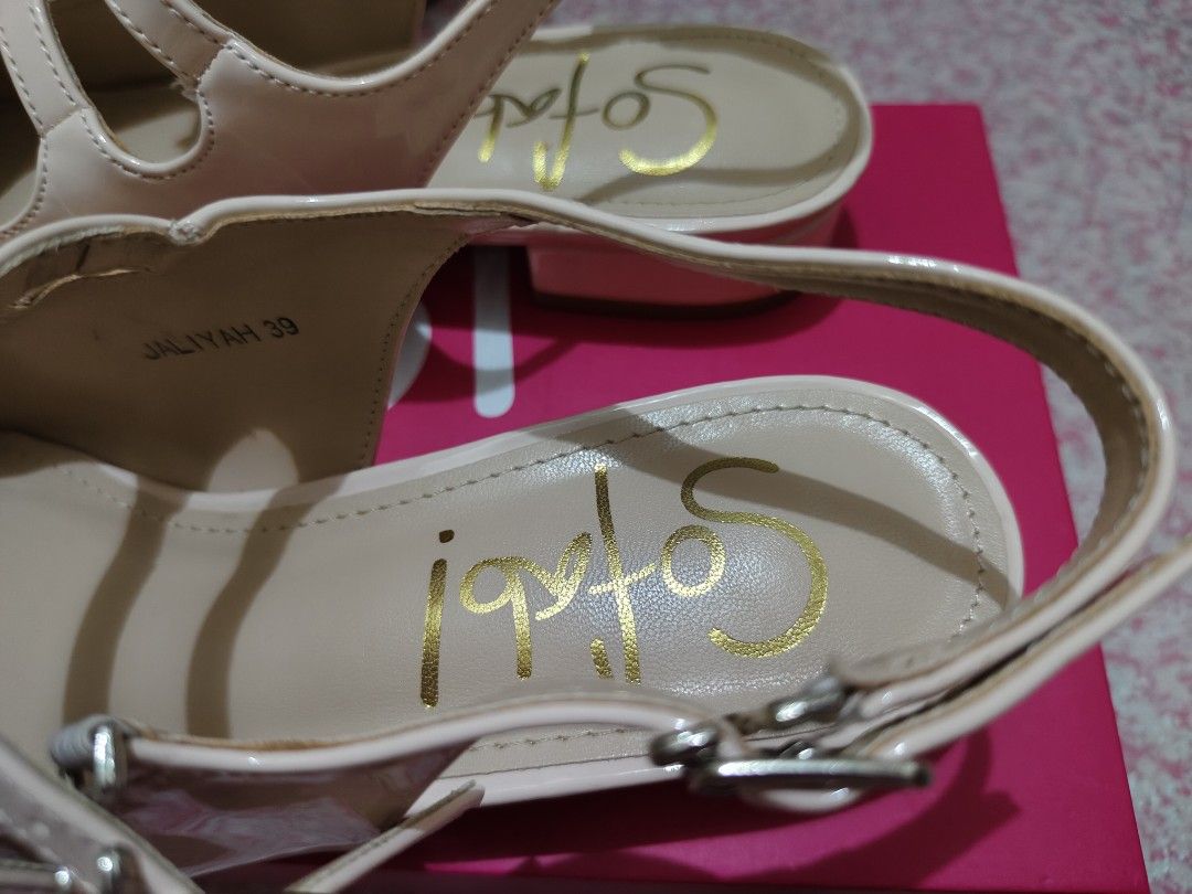Sofab! Jaliyah Pink Sandals Size 39 (Category: Flats & Sandals) located in Manila. Submitted by jadmcl (Listing ID 1429048582, Image 2). Description: • Sofab! Jaliyah pink sandals. • Features a blush pink color with multiple straps and buckle closures. • The sandals have a small heel and a round toe design. • The size is 39 (but can fit to 38) • Comes with the original box. • The box indicates the original price was 1299.00..