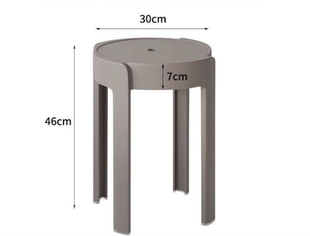 Stackable Stools 可疊放凳椅 x2 （分類：椅子）位於 Hong Kong。 由 skippy.j 提交（商品編號 1429014771，圖片 1）。簡介： It is made of LHFPP material, which is environmentally friendly, non-toxic, and has strong heat resistance and anti-slip. 一啡一白。