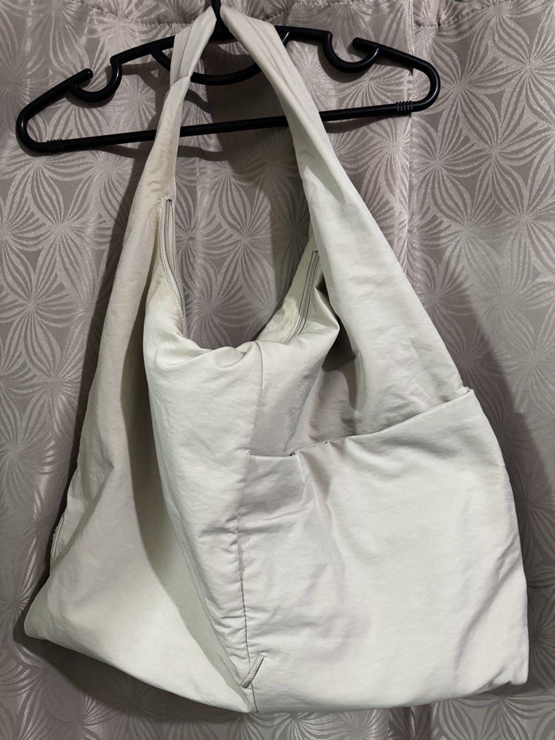 The Paper Bunny Arc (Category: Shoulder Bags) located in Del Monte. Submitted by declutterwisa (Listing ID 1429109926, Image 1). Description: Color: Creme Original price: 4,300 Some discoloration (3rd photo) RFS: Decluttering 📍 Congressional, QC.