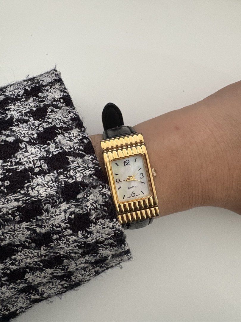 Vintage Avon Tank Watch (Category: Women's Watches) located in Murcia. Submitted by shansdecluttering (Listing ID 1429040475, Image 1). Description: Watch is fully functional with new batteries. Leather strap Mother of pearl face Quartz Japan Movement Watch bezel is in very good condition No scratches Thrifted in Japan.