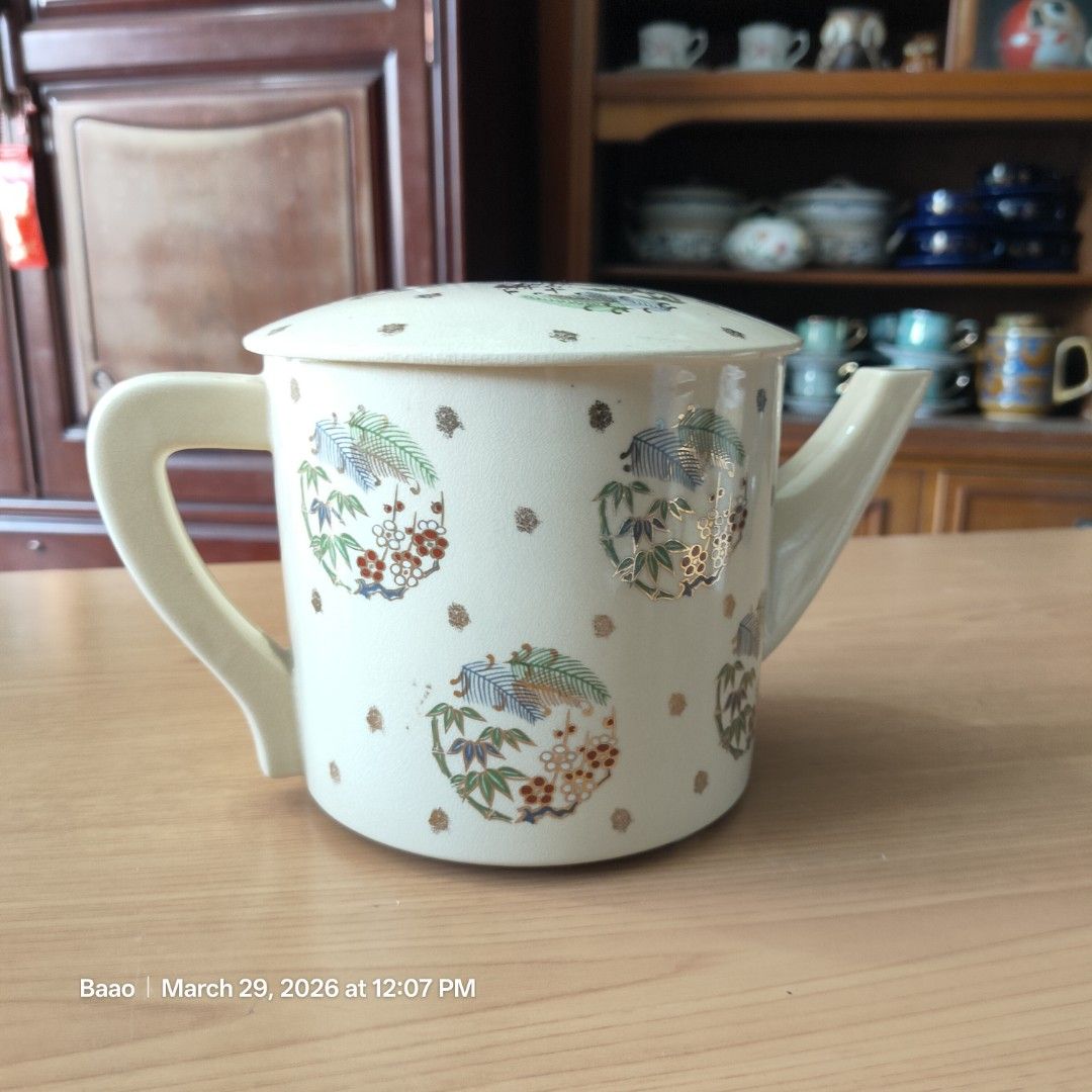 Vintage Ceramic Teapot with Lid (Category: Coffee & Tea Tableware) located in Baao. Submitted by all.things.japan (Listing ID 1429018465, Image 2). Description: KEITO SHALLOW SERVING BOWLS (Set of 2) Like new Scallop edges with gold lining on edge Embossed design 9.5 x 2.0 inches Mine: P485.00 (both) Add Sf MOP: GCash/Landbank/ Maya We SHIP NATIONWIDE..