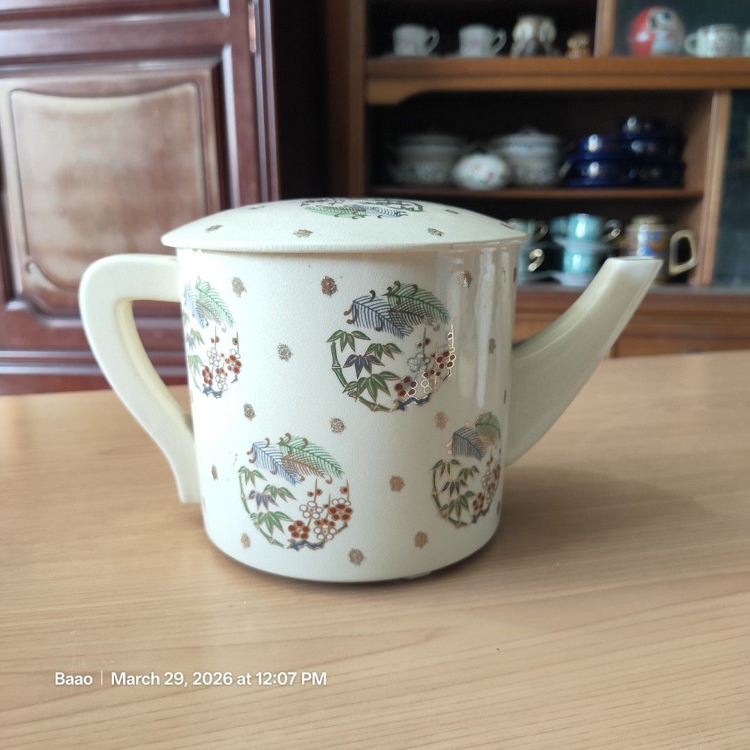 Vintage Ceramic Teapot with Lid (Category: Coffee & Tea Tableware) located in Baao. Submitted by all.things.japan (Listing ID 1429018465, Image 1). Description: KEITO SHALLOW SERVING BOWLS (Set of 2) Like new Scallop edges with gold lining on edge Embossed design 9.5 x 2.0 inches Mine: P485.00 (both) Add Sf MOP: GCash/Landbank/ Maya We SHIP NATIONWIDE..
