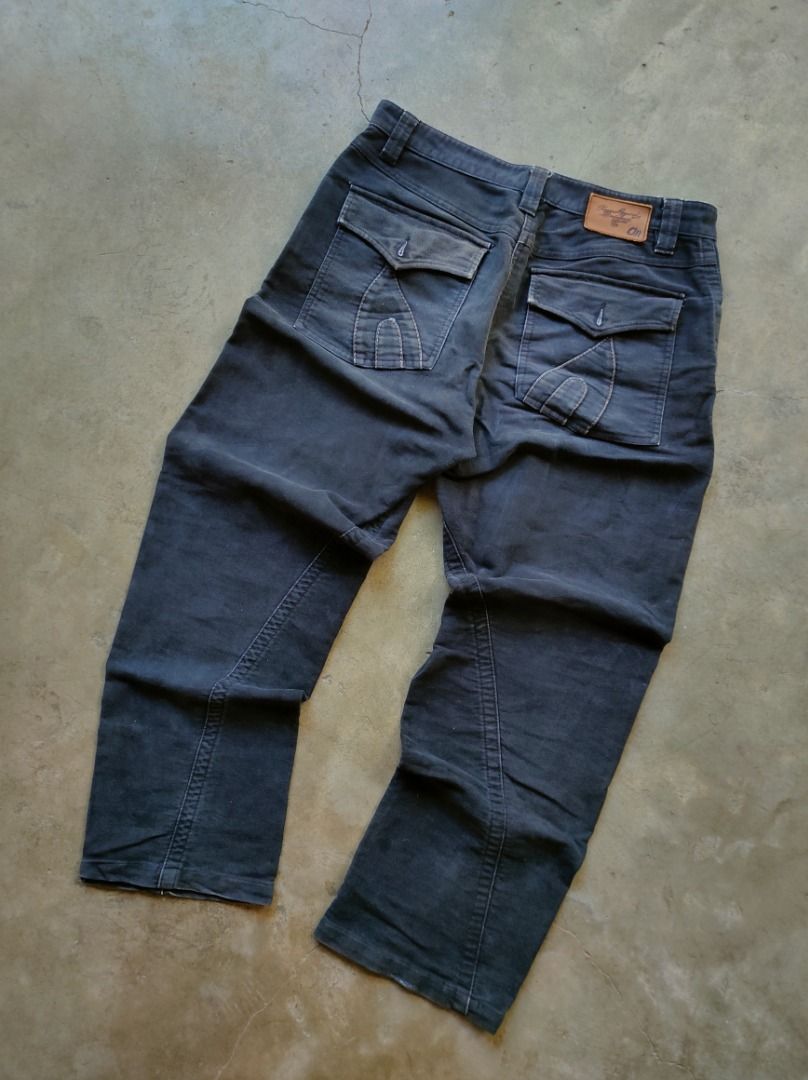 Vintage Oxygen Required Black Pants (Category: Jeans) located in Baguio. Submitted by pormado (Listing ID 1429106474, Image 1). Description: Stylish cargo pants from Oxygen Jeans OR. Features multiple pockets and a unique design. The pants have a button closure and a comfortable fit. Made from durable fabric, these pants are perfect for everyday wear. The size is indicated on the label. The pants have a distinctive design on the inner lining. Goo