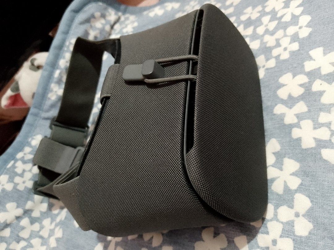 Google Daydream VR Headset (Category: Virtual Reality) located in Angono. Submitted by pinkjade26 (Listing ID 1429133895, Image 1). Description: Google Daydream View VR Headset Charcoal Gray (no console, headset only) - Original from USA - No box and no console - Good as new - Ship via Lalamove or other courier (c/o buyer) - Loc: Rizal.