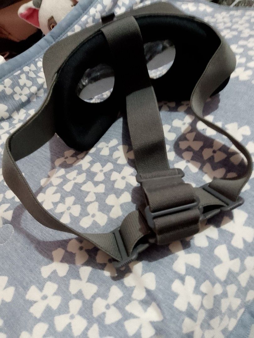 Google Daydream VR Headset (Category: Virtual Reality) located in Angono. Submitted by pinkjade26 (Listing ID 1429133895, Image 3). Description: Google Daydream View VR Headset Charcoal Gray (no console, headset only) - Original from USA - No box and no console - Good as new - Ship via Lalamove or other courier (c/o buyer) - Loc: Rizal.